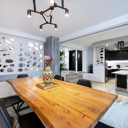 La Casa Center With Jacuzzi דירה