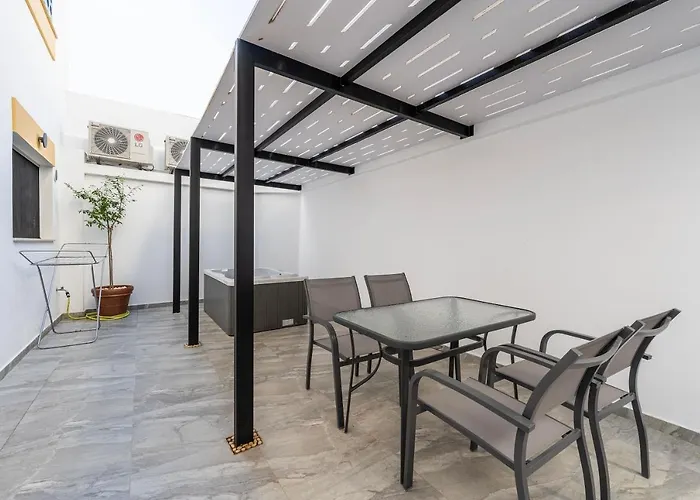 La Casa Center With Jacuzzi Appartamento