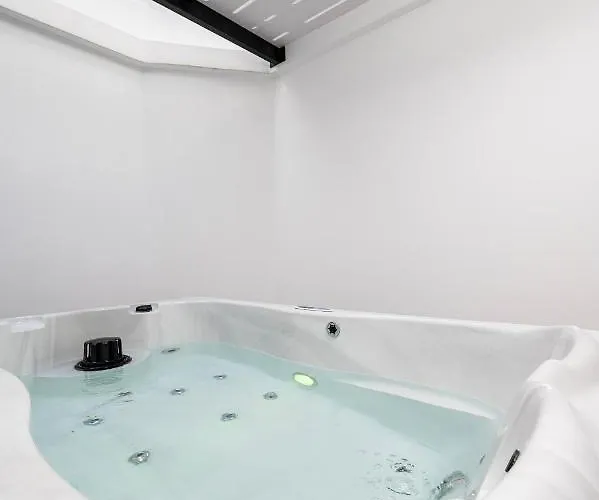 La Casa Center With Jacuzzi Apartmán Kos