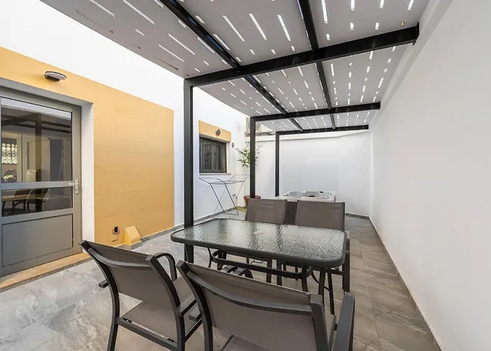 La Casa Center With Jacuzzi Apartmán