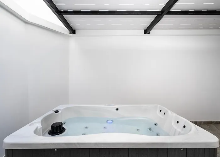 La Casa Center With Jacuzzi Apartmán *