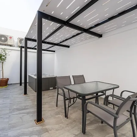 La Casa Center With Jacuzzi Apartment